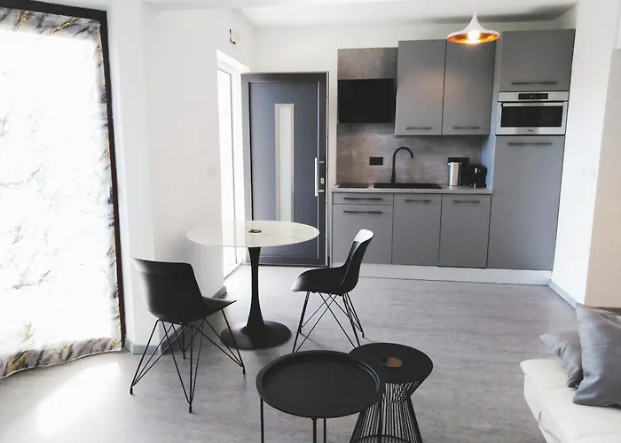 Sea View K Apartments